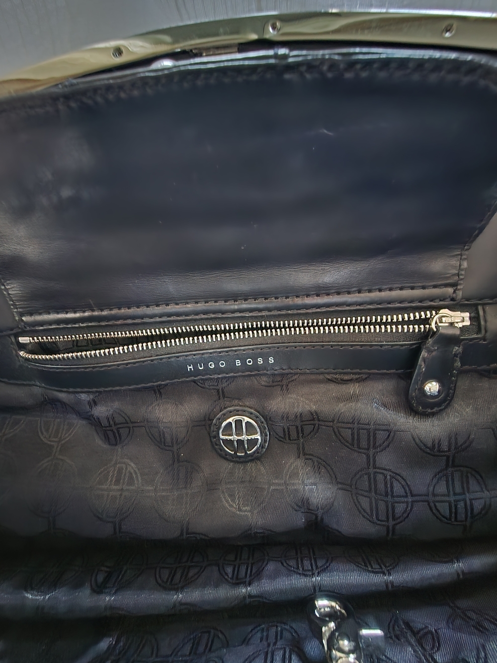 Hugo Boss Black Leather Oval-Handle Clutch - Picture 2 of 3